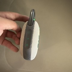 JBL Clip 5, Ultra-portable waterproof speaker