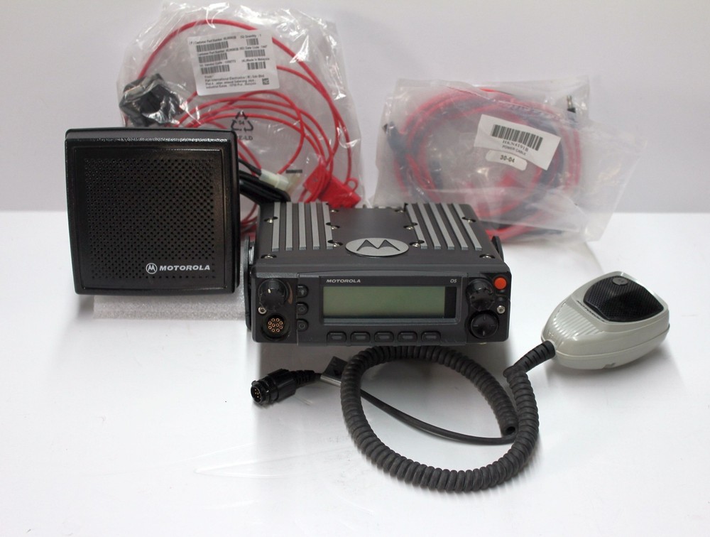 MOTOROLA XTL5000 XTL 5000 UHF 450-520 MHZ Digital P-25 RADIO POLICE FIRE T-BAND