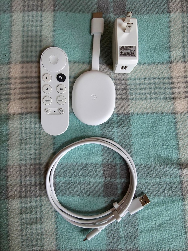 Chromecast with Google TV (HD) Streaming Stick (G454V) – Excellent