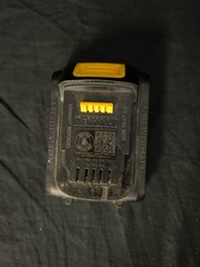 DEWALT DCB207 20V BATTERY (B26009987)