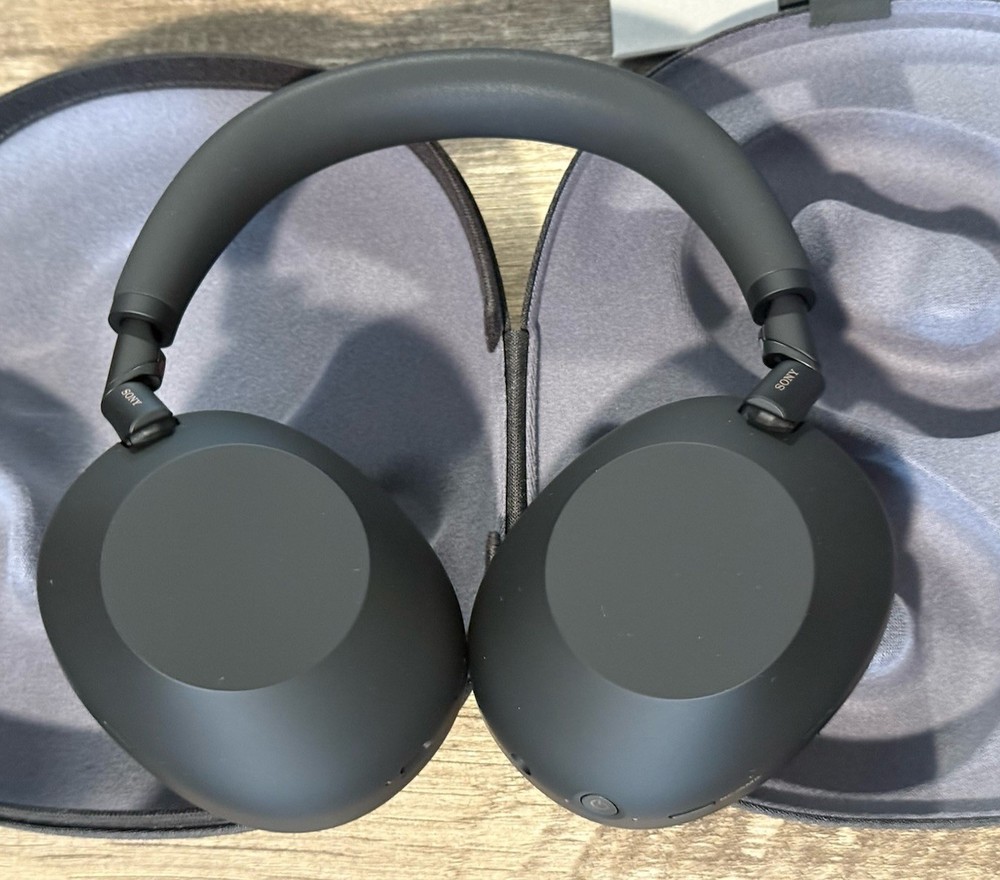 BRAND NEW Sony WH-1000XM6 Wireless Noise Canceling Headphones, Black