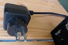Step Up/Down Voltage Converter 200-Watt AC 110V to 220V/240V excellent condition