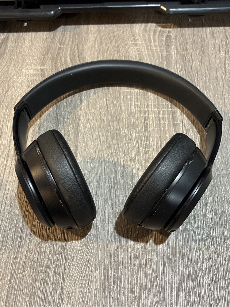 Beats by Dr. Dre Beats Solo3 Wireless On-Ear Headphones – Matte Black