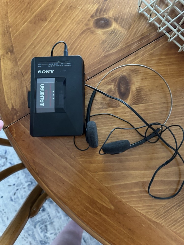 Sony Walkman WM-AF23 FM/AM Cassette Player Tested ALL Working