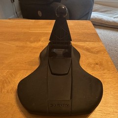 Garmin nüvi Automotive Mountable Car GPS Unit w/ Car Mounting Kit