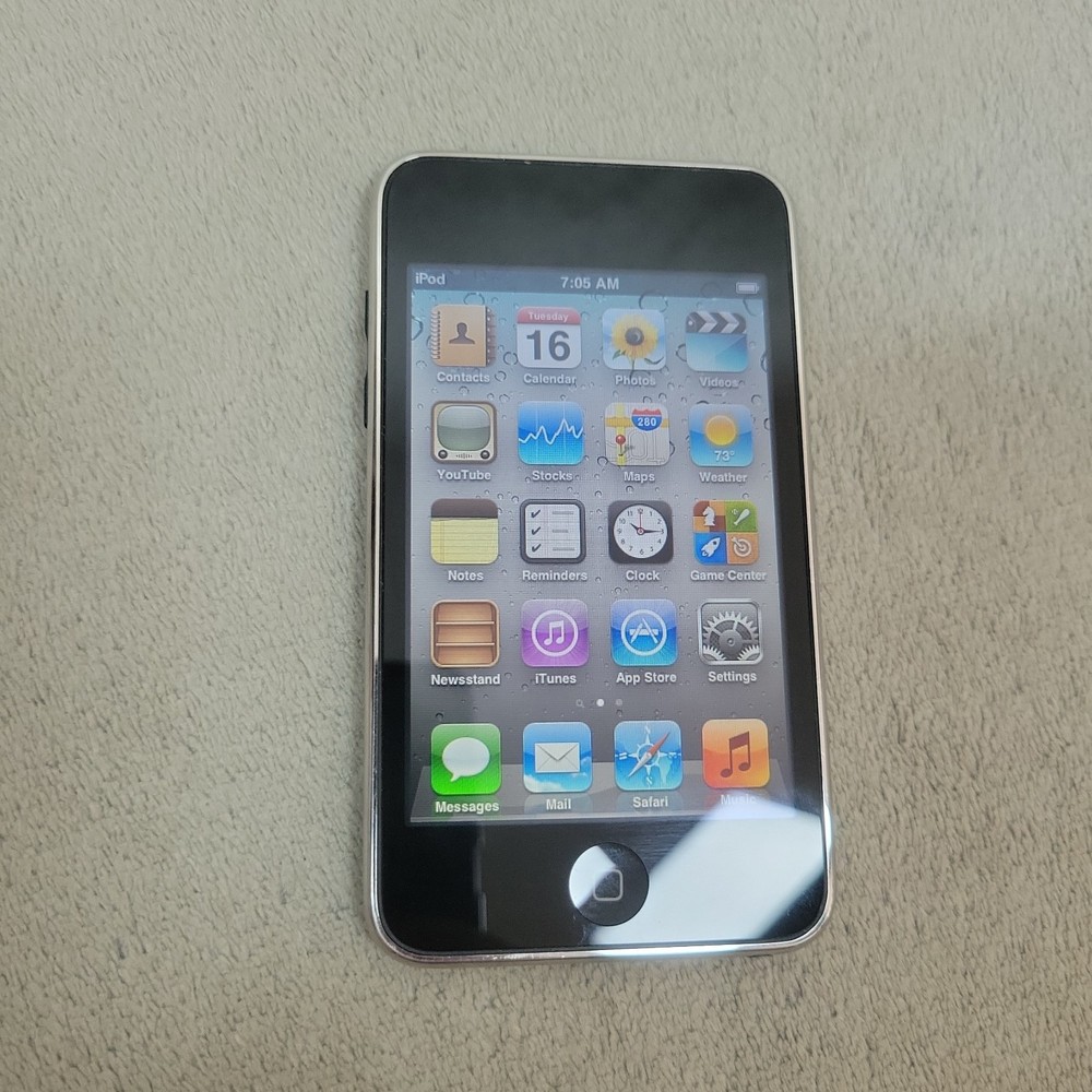 Apple iPod Touch 3rd Gen 64GB Black A1318 iOS 5.1.1 Tested Works Device Only