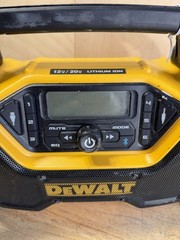 DeWalt DCR028 12v/20v Li-Ion Jobsite Bluetooth Radio (FOR PARTS OR REPAIR)
