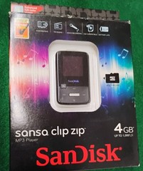 Sandisk 4GB New in Factory Sealed Package Sansa Clip Zip MP3 Player