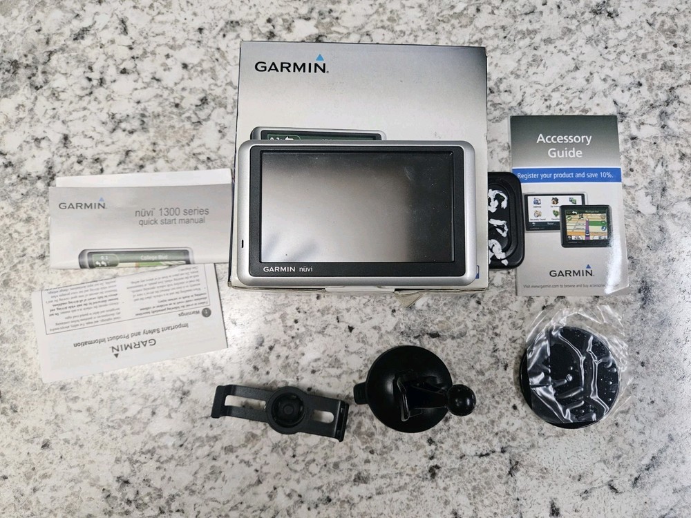 **MISSING MINI USB CONNECTOR**Garmin nuvi 1300LMT Automotive Mountable