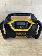 DeWalt DCR028 12v/20v Li-Ion Jobsite Bluetooth Radio (FOR PARTS OR REPAIR)