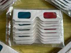 BRAND NEW RARE! Paper 3d glasses – set of 2 RED BLUE LENSES