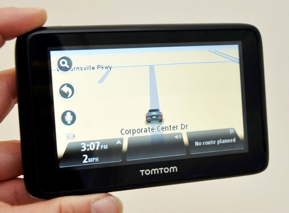 NEW TomTom GO 2435TM Car GPS System 4.3″ USA/Canada/Mexico LIFETIME MAPS TRAFFIC