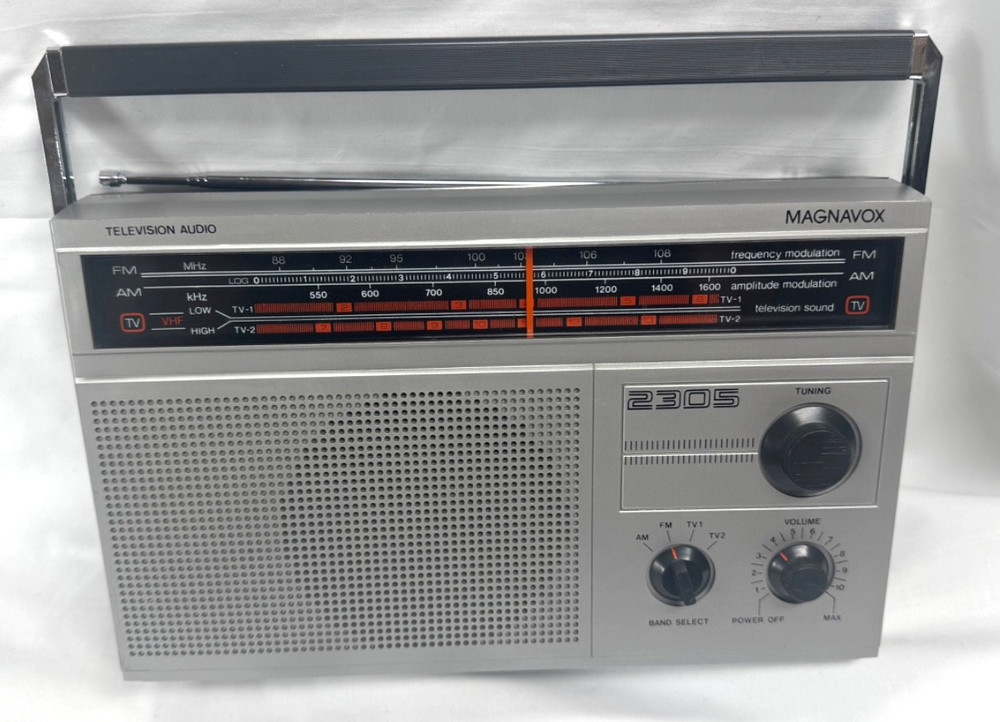 VINTAGE MAGNAVOX AM/FM/ TV AUDIO MODEL 2305 – MADE IN HONG KONG