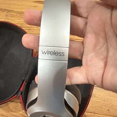 Beats by Dr. Dre Solo Wireless Over the Ear Headphones – Space Gray