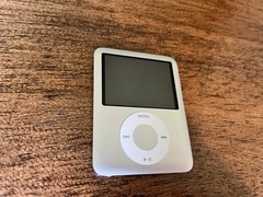 Apple iPod Nano 3rd Generation A1236 Silver Portable 8GB MP3 – See Description