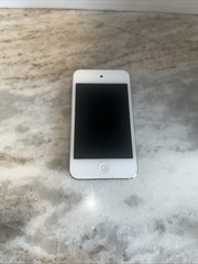 Apple iPod Touch 4th Gen 8GB White A1367 MD057LL/A iOS 6.1.6 Tested Works Read