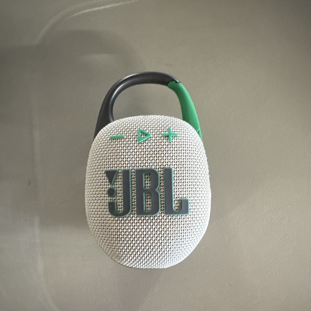 JBL Clip 5, Ultra-portable waterproof speaker