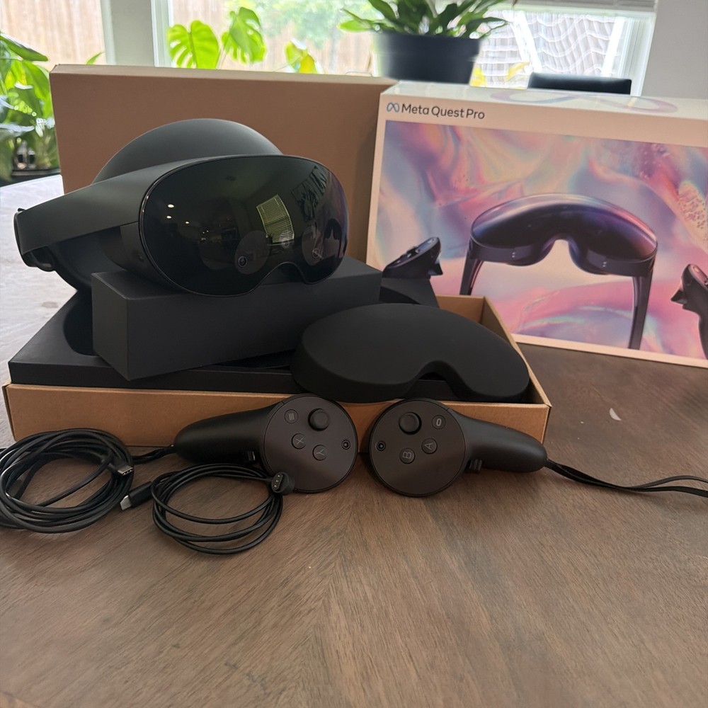 Meta Quest Pro 256GB VR Headset Complete Tested Clean w/ Box Excellent