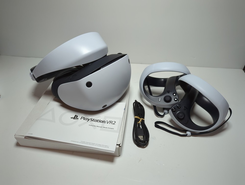 Sony PlayStation VR2 CFI-ZVR1 for PS5 OLED 2000×2040 120Hz headset + controllers