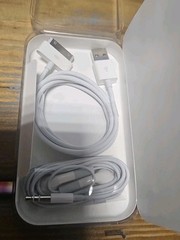 Apple Ipod Touch USB 2.0 OEM Charger Cable,Earphones And Empty Clear Case