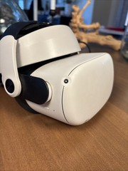 Meta Quest 2 VR Headset 128GB Controllers With Accessory Display Has Small Mark
