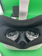 Oculus Quest 2 Virtual Reality 128gb w/Controllers In Great Condition(T30)