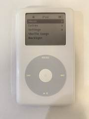 Apple iPod classic 4th Generation White (20 GB) (NO BACKLIGHT, WORKS OTHERWISE)