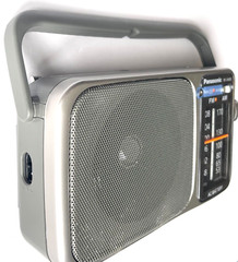 EXCELLENT PANASONIC RF-2400D AM/FM 2-BAND PORTABLE RADIO AC OR BATTERY POWERED
