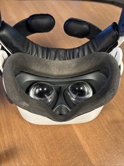 Meta Quest 2 VR Headset 128GB Controllers With Accessory Display Has Small Mark
