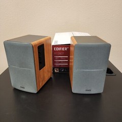 Edifier R1280T Powered 2.0 Bookshelf Speakers Dual RCA inputs Wood Scratch &Dent