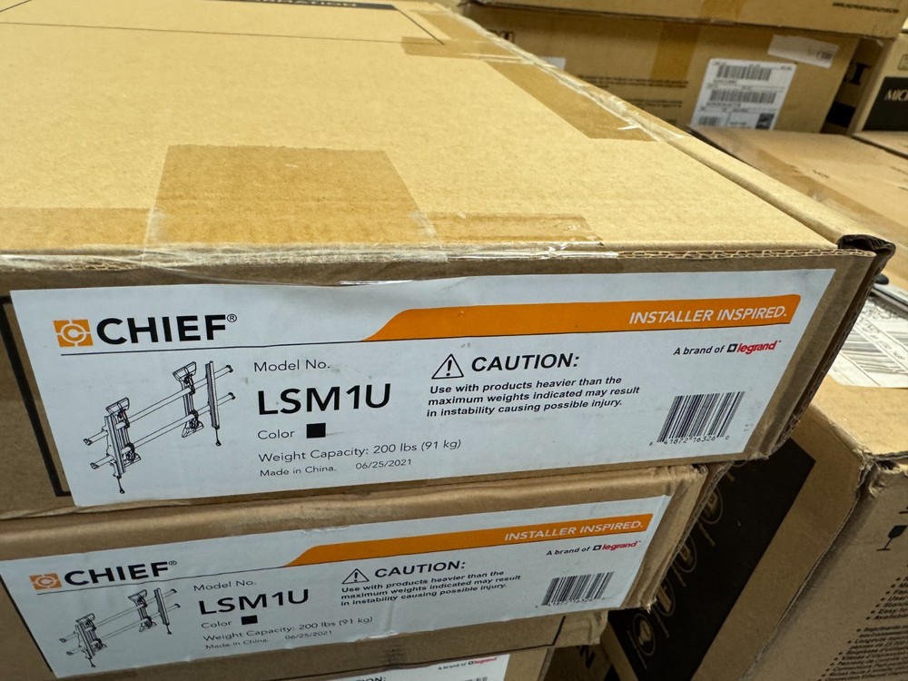 Chief LSM1U Fusion Micro-Adjustable Universal Flat Panel Wall Mount – New