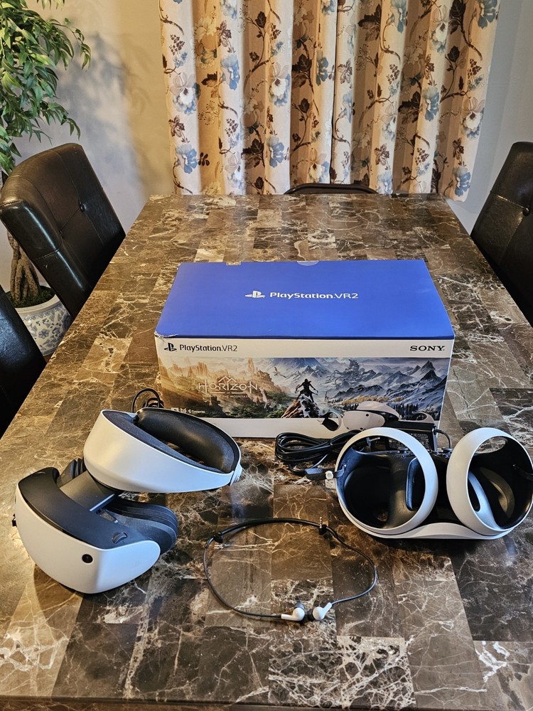 PS5 VR2 Bundle With Sense Controllers Charging Stand No Game Included Works Good