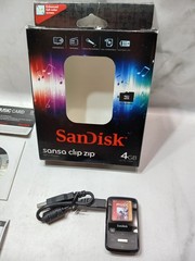 SanDisk Sansa Clip Zip 4GB MP3 Player USB 2.0 Voice Recorder Music Player FM