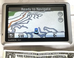 Garmin nüvi 1450 LMT GPS Navigator Lifetime Maps W/beanbag Dash Mount 5” bundle