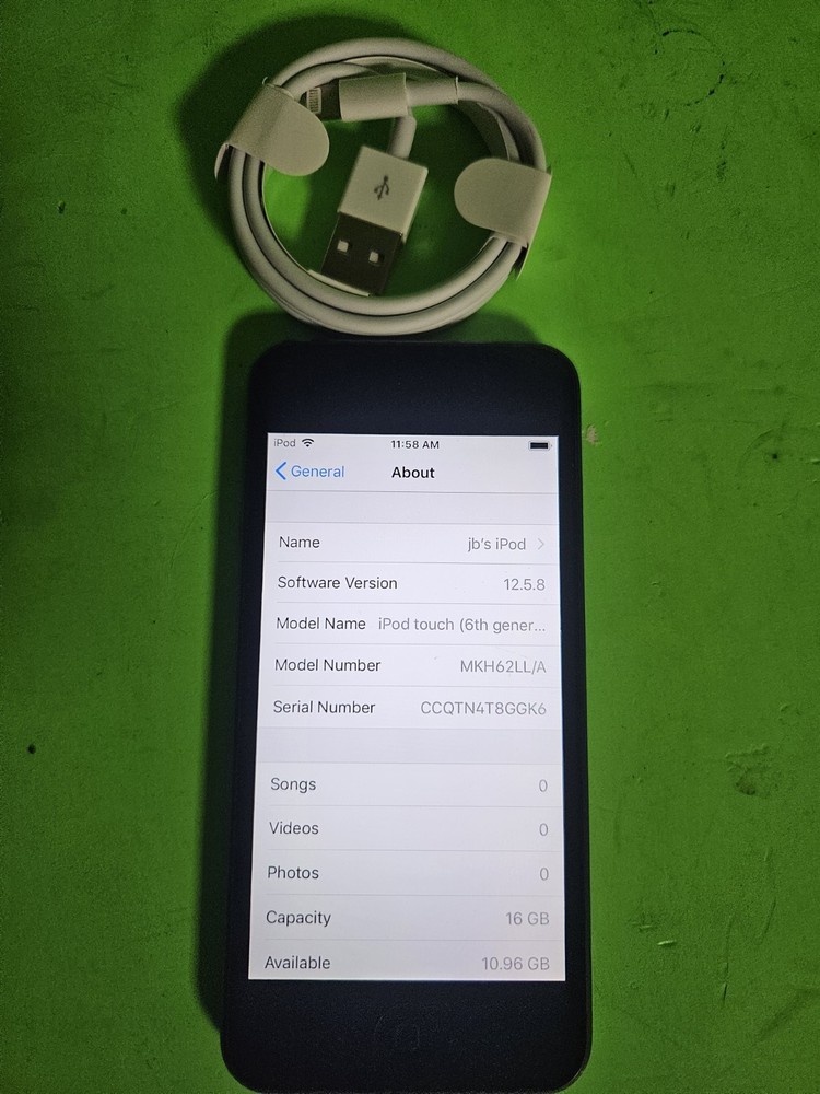 Apple iPod Touch (6th Generation) – Space Gray, 16GB