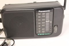 Panasonic RF-544 Portable AM / FM Radio Handle Antenna AC or Battery Works
