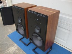 Awesome JBL L110 3-Way Vintage Floor Speakers – Reconditioned