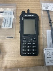 Motorola R7 Two-Way Digital Radio UHF 403-527 Mhz AAH06RDN9RA1AN FKP Mototrbo OB