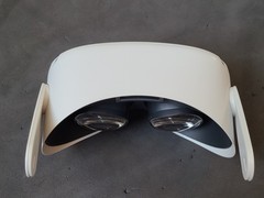 Meta Quest 2 128GB Standalone VR Headset White FOR PARTS, NOT WORKING