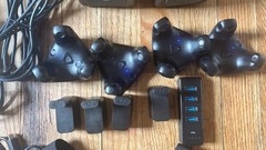 HTC Vive Tracker 3.0 Bundle x4 + 2 1.0 base stations + Dongles & Straps + Mounts