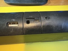 UNBRANDED “F” 2.0 Bluetooth Speaker – Black-USED W/CORD LIGHTS & SOUND WORKS