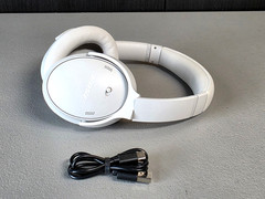 Bose Quiet Comfort Noise Cancelling Wireless Bluetooth Headphones in Smoke White