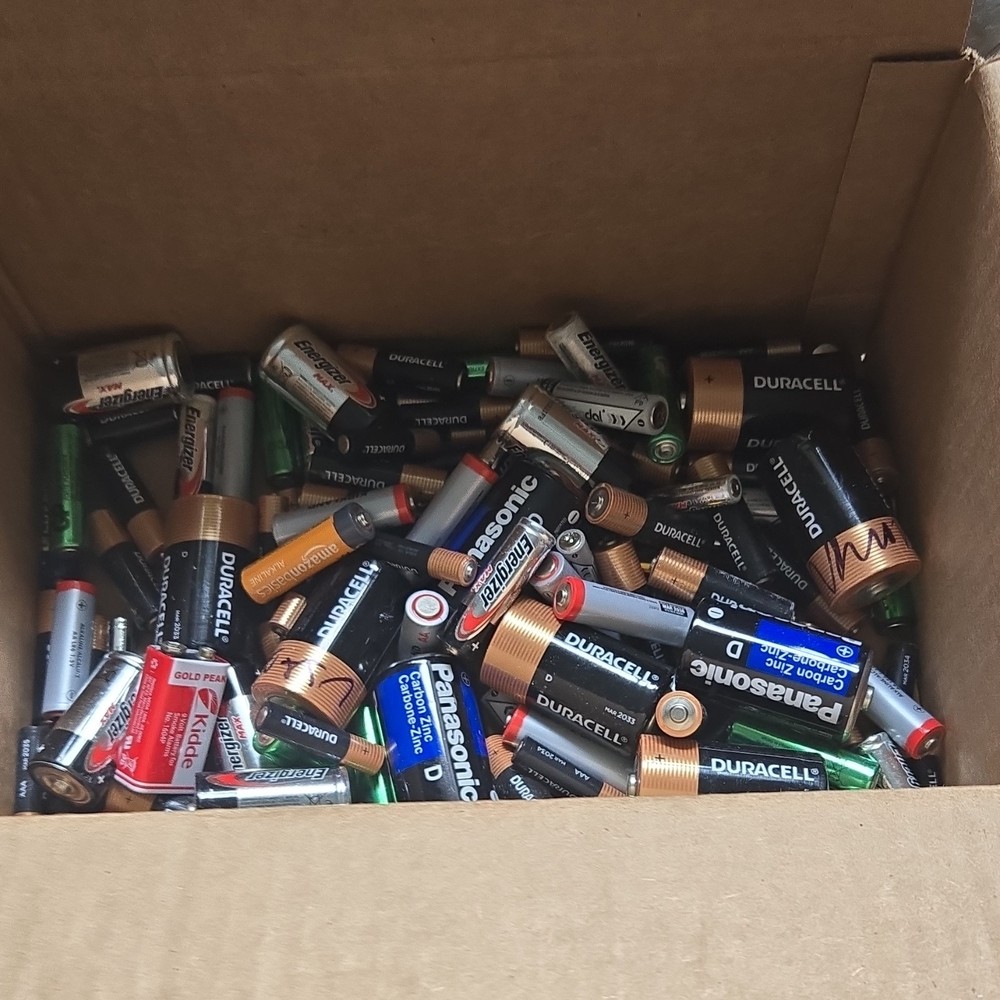 Lot USED baterteries mixed, GP AA AAA D 8 Lb Don’t work/repair