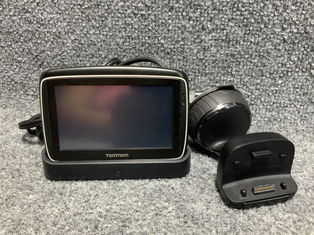 TomTom GO 740 Live GPS Navigator 4.3 Touchscreen Traffic Used