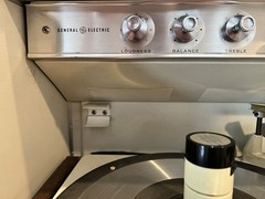 GE VINTAGE TRIMLINE 400 PORTABLE TURNTABLE AMP SPEAKERS SUITCASE Black Chestnut