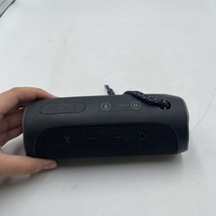 JBL Flip 4 Portable Bluetooth/Wireless Speaker AUX Input Black Cylindrical