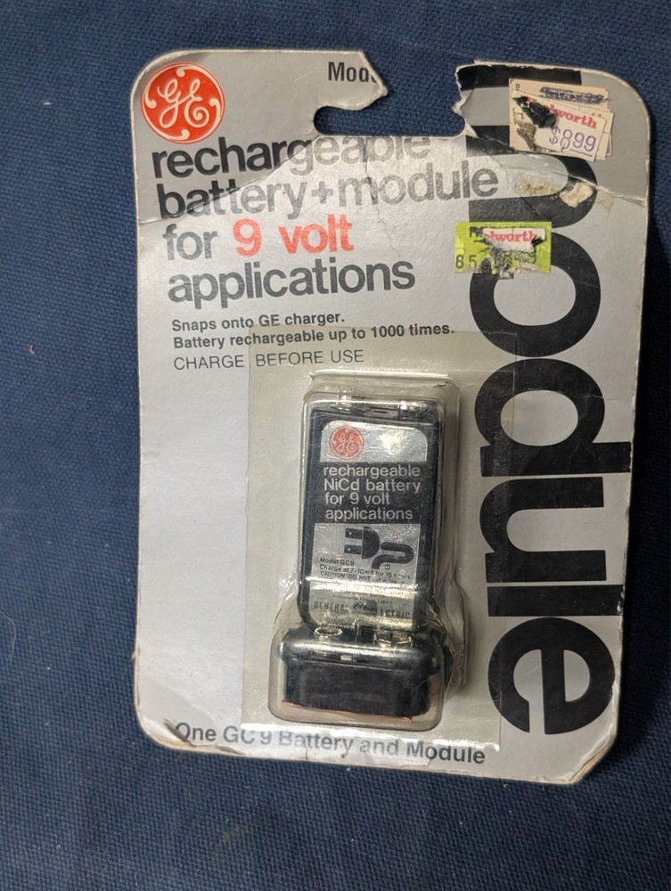 Vintage NiCd 9V 9 Volt Rechargeable Battery with plug in charger