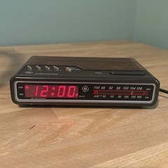 RETRO General Electric GE Alarm Clock AM/FM Radio 7-4612A Wood Grain w/ Manual