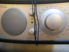 VINTAGE TIVOLI AUDIO WOODGRAIN TABLE TOP AM/FM RADIO 2000’S