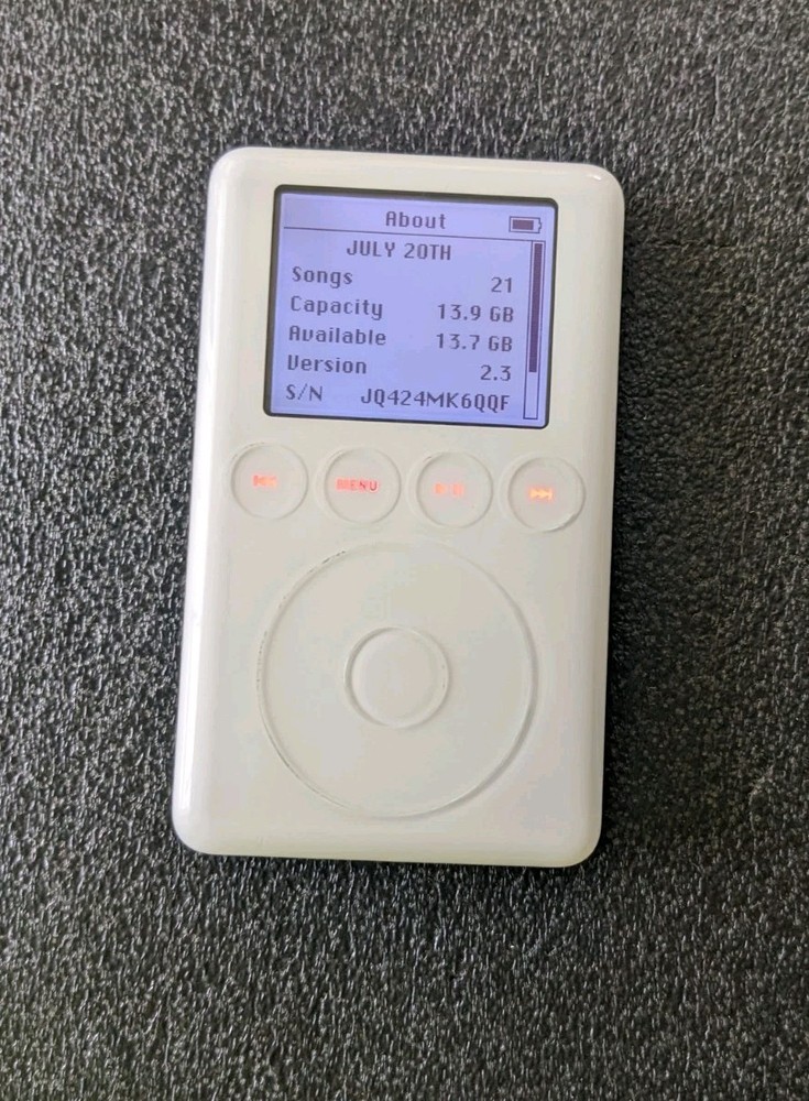 Apple iPod Classic 3rd Generation A1040 15GB